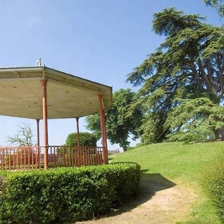 Number 22 - Le Dorat - Apartment One With Garden & Free Parking Bagian luar foto