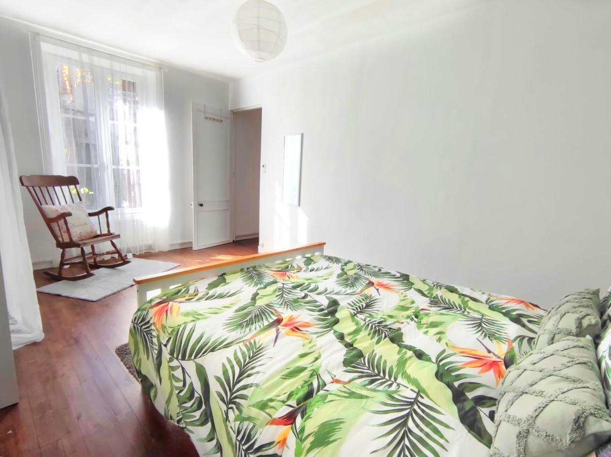 Number 22 - Le Dorat - Apartment One With Garden & Free Parking Bagian luar foto