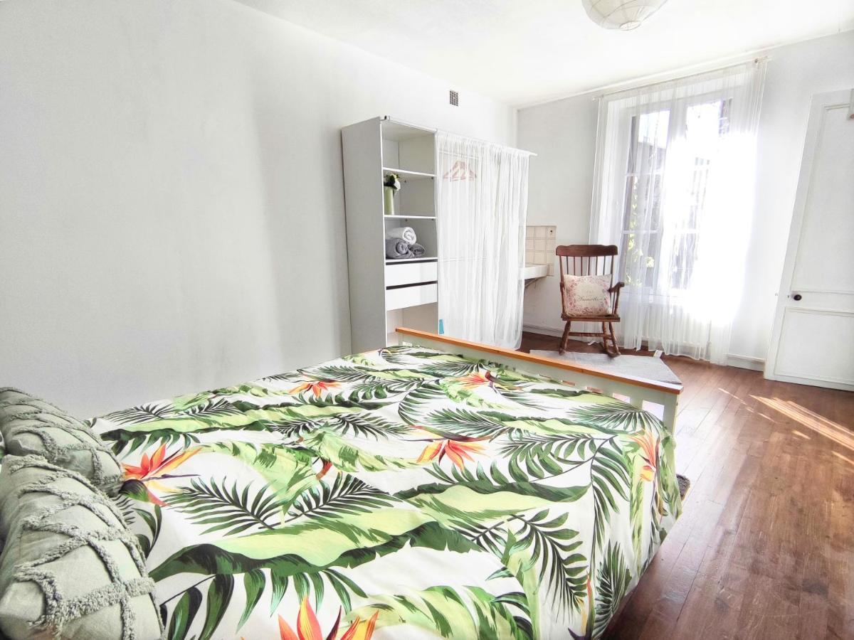 Number 22 - Le Dorat - Apartment One With Garden & Free Parking Bagian luar foto