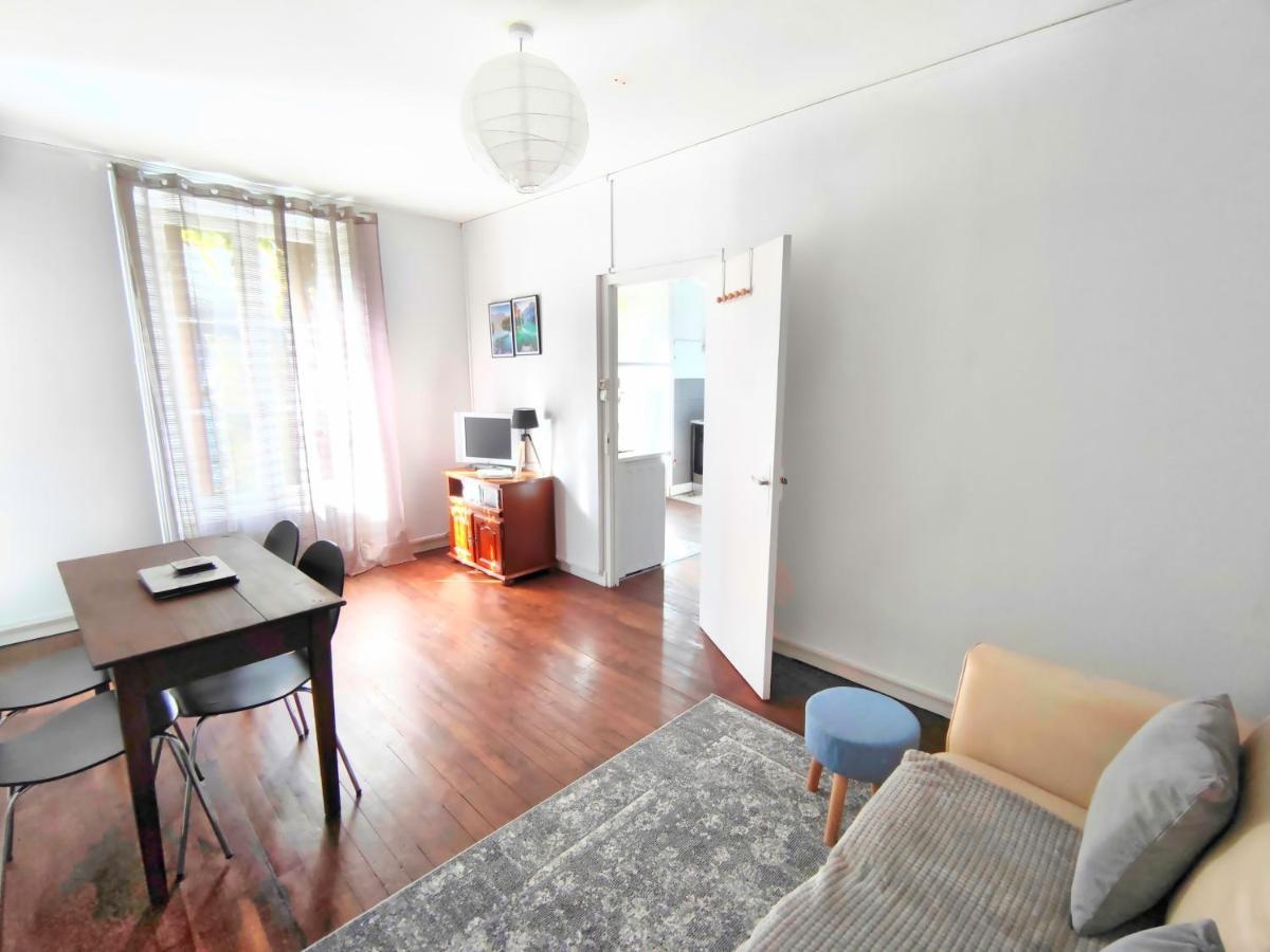 Number 22 - Le Dorat - Apartment One With Garden & Free Parking Bagian luar foto