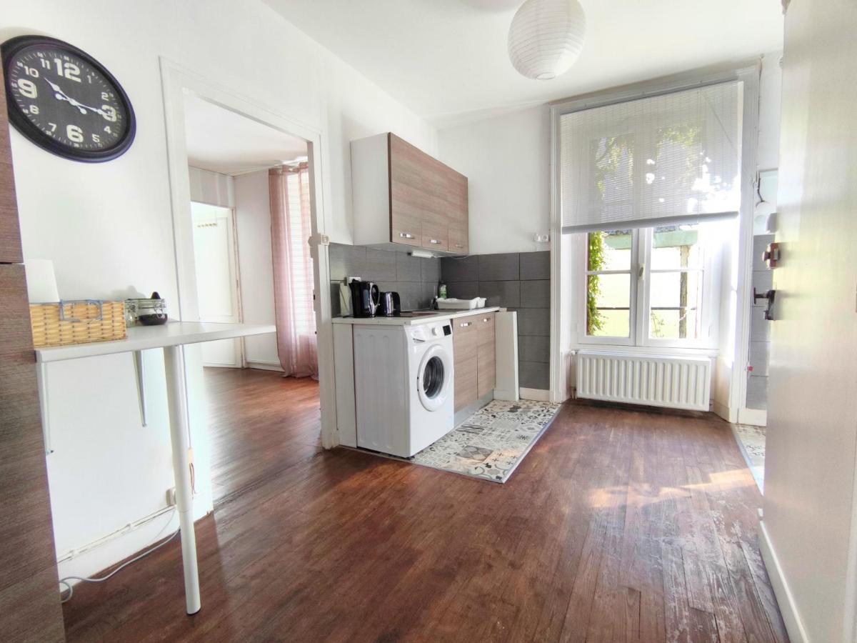 Number 22 - Le Dorat - Apartment One With Garden & Free Parking Bagian luar foto