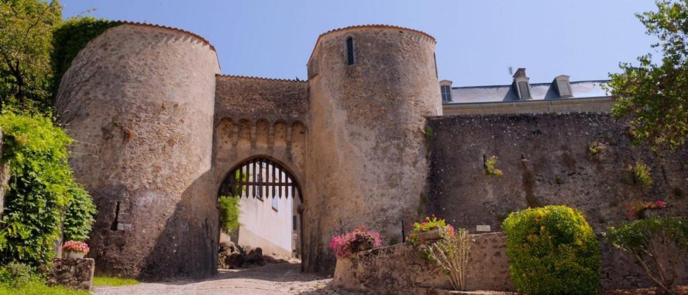 Number 22 - Le Dorat - Apartment One With Garden & Free Parking Bagian luar foto