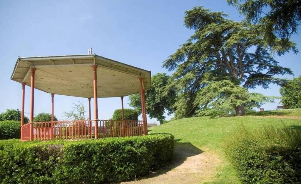 Number 22 - Le Dorat - Apartment One With Garden & Free Parking Bagian luar foto